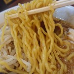 極味噌本舗 - 西山製麺の中太縮れ麺