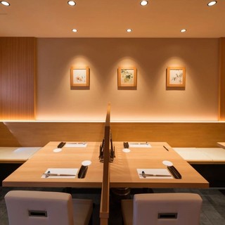 テーブルは繋げて使用することも可能です。
                                          団体様でのご宴会などもお気軽に。