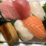 魚の山金 - 本マグロ入りお寿司