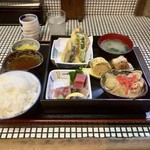 御食事処 サニー - 日替弁当（松花堂）(\1,100)