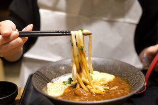 Yamashita Honki Udon - カレボナーラうどん