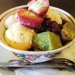 珈琲茶房　華なり - 華なりパフェ（１２年２月）