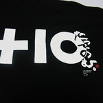 大島や - 10周年記念Tシャツ「+10たってのむ」