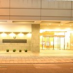 ダイニング＆バー ベイサイド(横浜桜木町ワシントンホテル) - ホテルエントランス