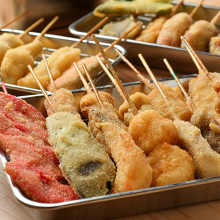 Our specialty kushikatsu with special sauce♪We also have a wide variety of a la carte dishes.