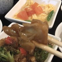 雪園 京橋店 - 週替りランチ（鶏肉のピリ辛炒め＋海老のふわふわ玉子包み）1,590円