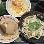 はなまるうどん - 2019/10再訪 はなまるうどん 水戸エクセル店 おでん \180(税別) チューハイ \180 かけ(小)￥150 水戸黄門漫遊マラソン5km走った後まだランナー特典のある居酒屋が開いてなかったので一先ずはなまるうどんでちょい飲みしました