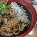 無添くら寿司 - 胡麻香る汁なし担々麺390円(税別)