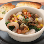 元祖トマトラーメンと辛麺と元祖トマトもつ鍋 三味 - アヒージョ