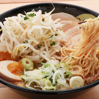 元祖トマトラーメンと辛めん 三味_2