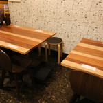 元祖トマトラーメンと辛麺と元祖トマトもつ鍋 三味 - テーブル席