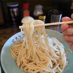 どストライク軒 ファクトリー - フワとした中太麺