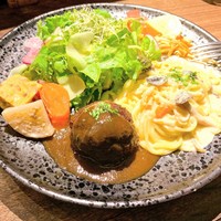 ビストロ ハマイフ - エゾ鹿肉ミニハンバーグ+キノコのクリームパスタ