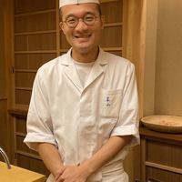 木山 - 木山さんは永年『和久傳』で修業され出汁の文化を伝承する担い手。明るく快活なご主人。