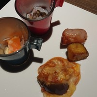 スカイビュッフェ51 - カップの冷たい前菜と温かい肉系のもの。 スカイビュッフェ51 - カップの冷たい前菜と温かい肉系のもの。