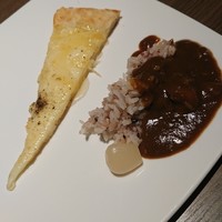 スカイビュッフェ51 - ちょっとカレー食べたくて。クアトロフォルマッジの温かいのが出たので。 スカイビュッフェ51 - ちょっとカレー食べたくて。クアトロフォルマッジの温かいのが出たので。