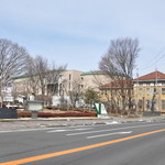 北京食堂 - 道の反対側は岡谷市役所