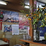 北京食堂 - 諏訪御柱祭のポスターだらけ