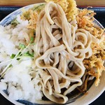 本手打ちうどん庄司 - うどん麺取り出しぃ