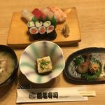 鶴亀寿司 - すし定食＝９００円 税別
※ランチタイム限定