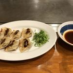 八紘 - 餃子もなかなか美味い。