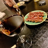 焼き鳥とワイン 萬鳥 祇園店 - 赤ワイン＆砂ずり。