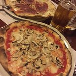 Al Gallo Rosso - ピッツァもローマ中心部のお店より格段に美味しい！驚きです