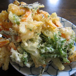 足打ちうどん処 七 - 巨大なかき揚げ