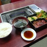 焼肉大門 - ランチ　ロース弁当（900円）