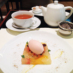 カフェ・トロワグロ - デザートと紅茶。2012..02.02
