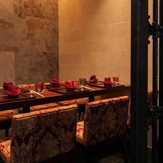 ゆっくりお過ごしいただけるテーブル席。※お席のご指定を頂けない場合もございます。