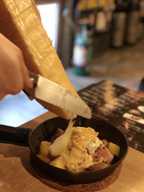 北海道ラクレットチーズ シュラスコ食べ放題 Cheese Drop 御茶ノ水店 チーズドロップ 御茶ノ水 バル バール 食べログ