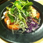 喜Raku - シーザー風トマトサラダ　800円