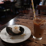 Bistro ひつじや - チコリのコーヒー + 焼きバナナのデザート 