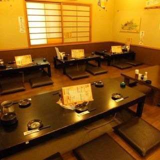 A private room with a sunken kotatsu seat for 26 people, which can accommodate up to 28 to 34 people, is perfect for company parties.