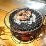 甘豚 - 七輪で炭火焼きにします。