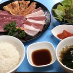 Three kinds of grilled meat set meal