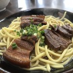 なかよし食堂 - 三枚肉そば