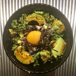 CAFE & DININGBAR GEM - カツオのアボカドユッケ丼　韓国風ソースでピリ辛