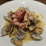 肉と野菜の農家イタリアン アリガト - あさりとキノコのペペロンチーノ