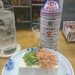 伊勢屋酒店 - 冷奴。