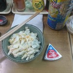 伊勢屋酒店 - マカロニサラダ&6Pチーズ。
