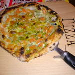 イタリア酒場 - 生トマトとバジルのピザ（シングル）７５０円