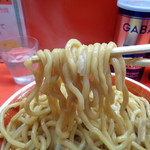 麺でる - モチっと噛みごたえあり