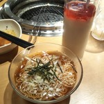 焼肉きんぐ - 〆の素麺＆飲むデザート（ストロベリー）
            この飲むデザートが家族皆のお気に入りで、毎回、一人二杯は注文しています。