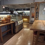 Bun Cafe×E PRONTO - [内観] 店内 テーブル席からカウンター方面を見るｗ ②