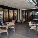 Bun Cafe×E PRONTO - [外観] 2F カフェテラスよりお店 入口方面を見る。