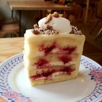 凸凹キッチン - ラズベリーのバタークリームケーキ