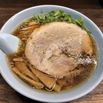 熊王ラーメン - しょうゆラーメン 650円 チャーシュー1枚トッピング 100円