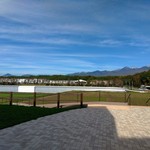 IL FAGGIO - 手前が農場、奥が工場